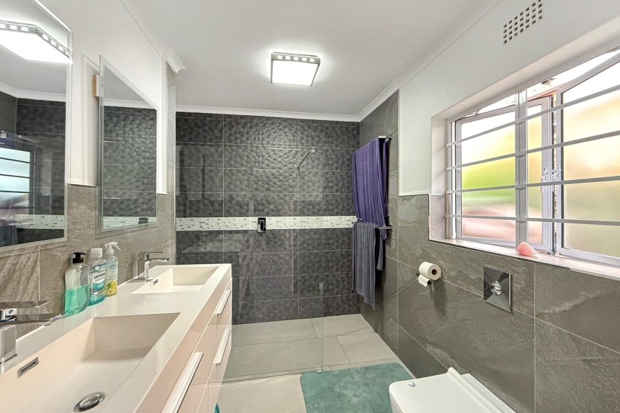2 Bedroom Property for Sale in Welgelegen 3 Western Cape